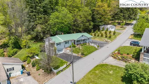 881 Queen St, Boone, NC 28607 photo 3