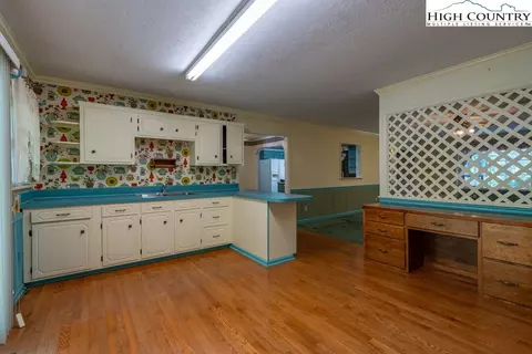 881 Queen St, Boone, NC 28607 photo 10