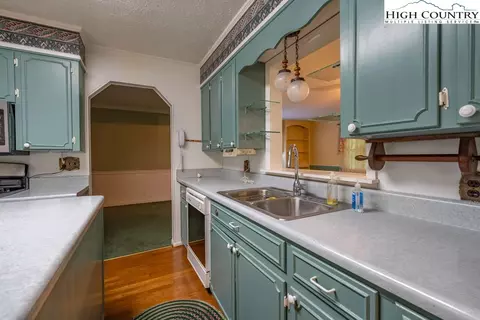 881 Queen St, Boone, NC 28607 photo 6