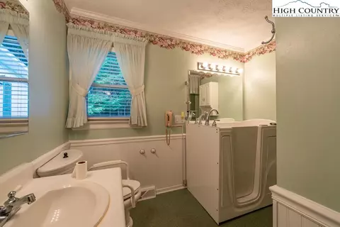 881 Queen St, Boone, NC 28607 photo 26