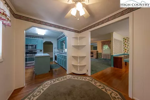 881 Queen St, Boone, NC 28607 photo 7