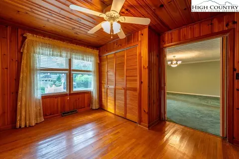 881 Queen St, Boone, NC 28607 photo 17