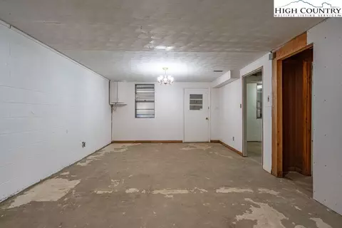 881 Queen St, Boone, NC 28607 photo 31