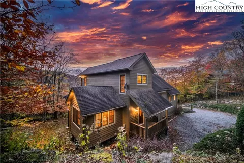 121 Spruce Hollow Rd, Beech Mountain, NC 28604