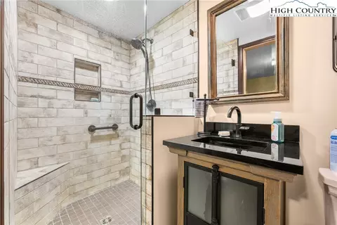 Bath - 615 Sampson Rd, Boone, NC 28607 photo 2 of 3