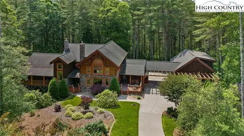 5626 Rocky Falls Ln, Lenoir, NC 28645
