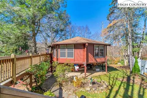 123 Linksider Ln, Sugar Mountain, NC 28604