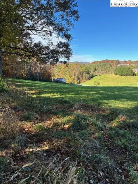 18 N Hwy Hwy, Sparta, NC 28675