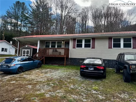 34 Leon Holder Ln, Elk Park, NC 28622