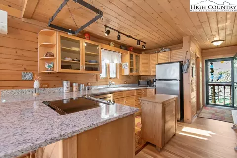 657 Skiview Rd, Seven Devils, NC 28604 photo 9