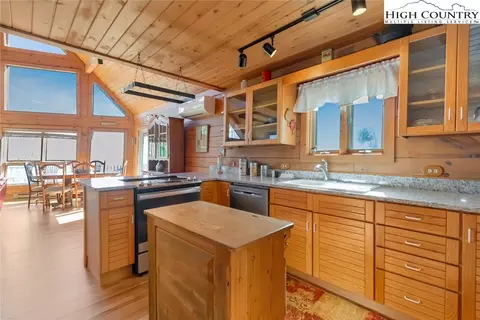 657 Skiview Rd, Seven Devils, NC 28604 photo 8