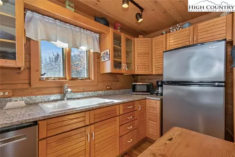 657 Skiview Rd, Seven Devils, NC 28604 photo 13