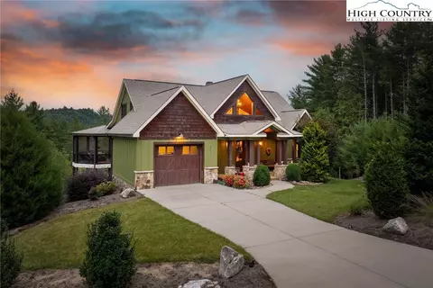 5378 Oak Crest Ln, Lenoir, NC 28645