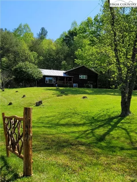 11126 W Us Hwy 421, Purlear, NC 28665