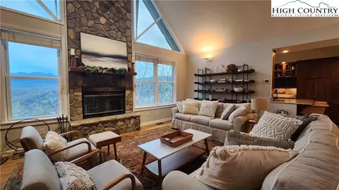 274 Highland Cir, Banner Elk, NC 28604
