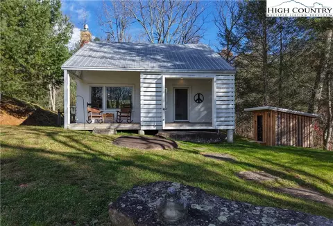 203 Farthing Ln, Vilas, NC 28692