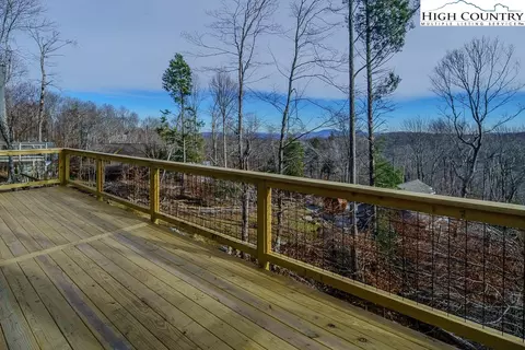 Exterior - 111 Village Cluster Rd, Beech Mountain, NC 28604 photo 2 of 7