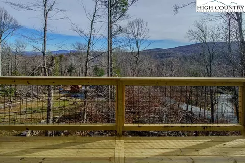 Exterior - 111 Village Cluster Rd, Beech Mountain, NC 28604 photo 3 of 7