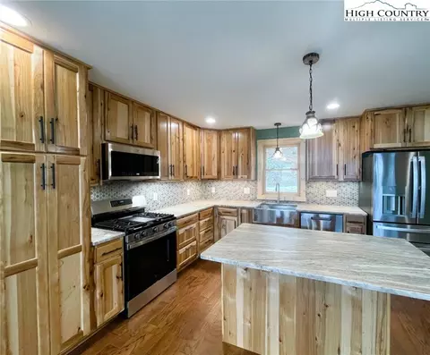 Kitchen - 111 Village Cluster Rd, Beech Mountain, NC 28604 photo 3 of 7