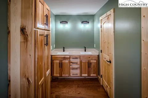 Bath - 111 Village Cluster Rd, Beech Mountain, NC 28604 photo 1 of 3