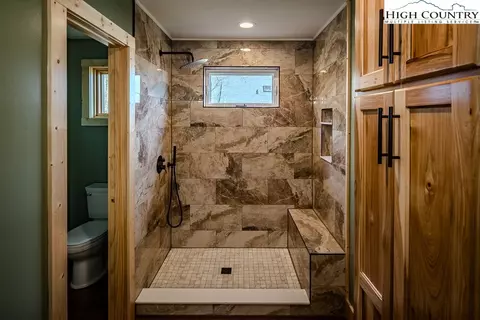 Bath - 111 Village Cluster Rd, Beech Mountain, NC 28604 photo 2 of 3