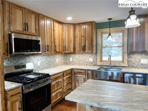 Kitchen - 111 Village Cluster Rd, Beech Mountain, NC 28604 photo 4 of 7