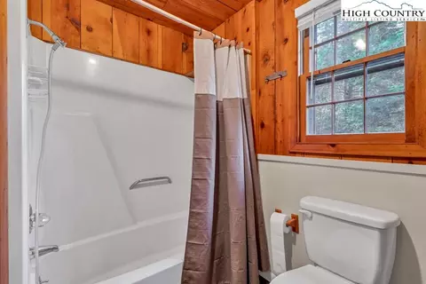 Bath - 3209 Howards Creek Rd, Boone, NC 28607 photo 3 of 3