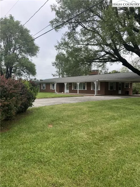 94 Kemp St, Sparta, NC 28675