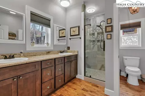 Bath - 301 Crossmor Dr, Todd, NC 28684 photo 4 of 5