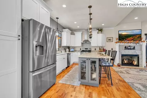 Kitchen - 301 Crossmor Dr, Todd, NC 28684 photo 4 of 6
