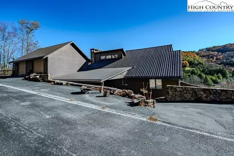 820 Hemlock Dr, Newland, NC 28657