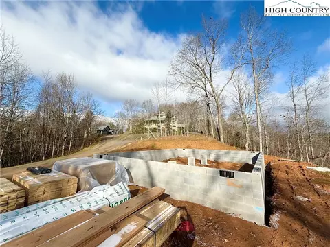310 Autumn Run Rd, West Jefferson, NC 28694