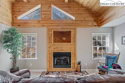130 Alexander Dr, Boone, NC 28607 photo 3