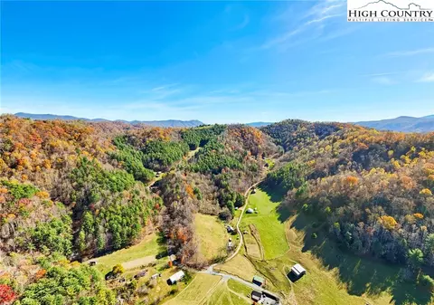 226 Loves Knob Rd, Sugar Grove, NC 28679