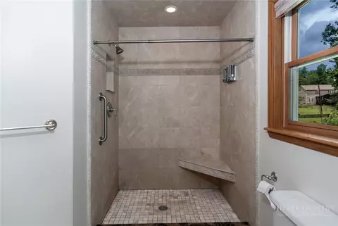 Bath - 1012 Northridge Dr, Boone, NC 28607 photo 2 of 4