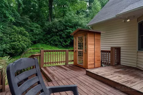 Exterior - 1012 Northridge Dr, Boone, NC 28607 photo 4 of 11