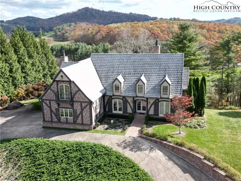 520 E Landing Ridge Cir, Jefferson, NC 28640