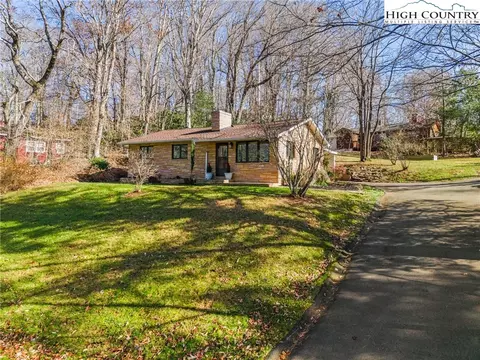 160 W Grandview Hts, Boone, NC 28607
