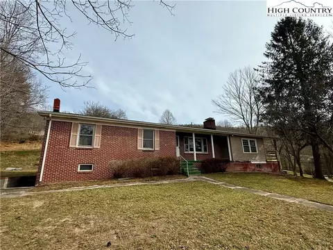 365 Ollis Rd, Spruce Pine, NC 28777