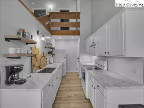 Kitchen - 104 Skiway Ln, Beech Mountain, NC 28604 photo 2 of 5