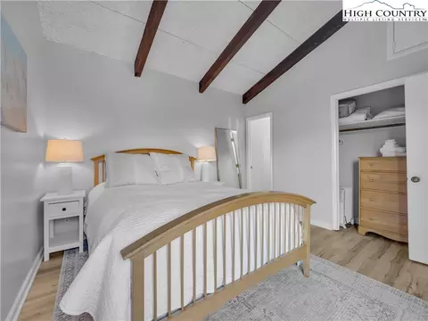 Bedroom - 104 Skiway Ln, Beech Mountain, NC 28604 photo 7 of 8