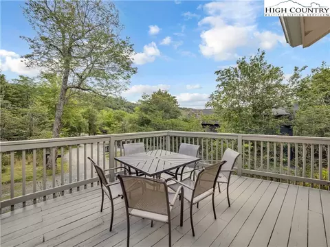 Exterior - 104 Skiway Ln, Beech Mountain, NC 28604 photo 5 of 7