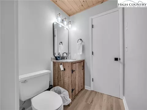 Bath - 104 Skiway Ln, Beech Mountain, NC 28604 photo 5 of 5
