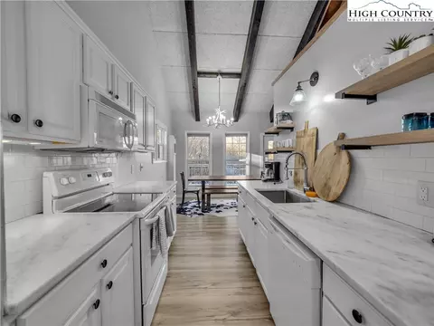Kitchen - 104 Skiway Ln, Beech Mountain, NC 28604 photo 4 of 5