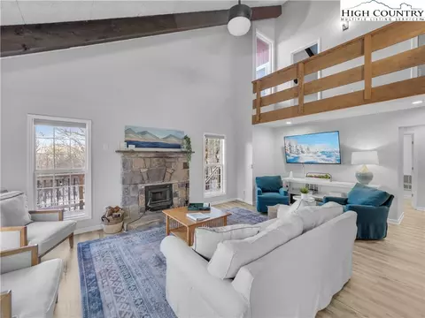 Living - 104 Skiway Ln, Beech Mountain, NC 28604 photo 2 of 7