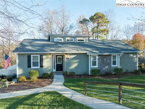 5979 Gold Creek Est, Hickory, NC 28601