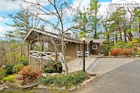 160 Rhododendron Ln, Blowing Rock, NC 28605