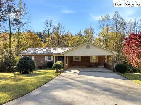 2855 Wildwood St, Hudson, NC 28638