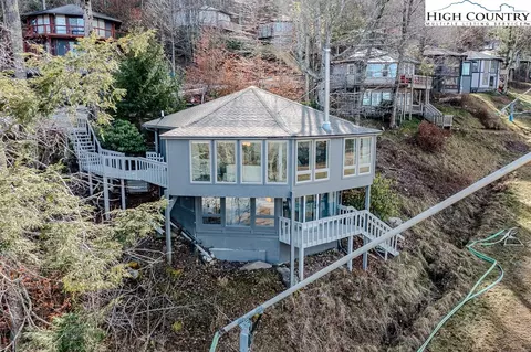 590 Briarcliff Rd, Sugar Mountain, NC 28604