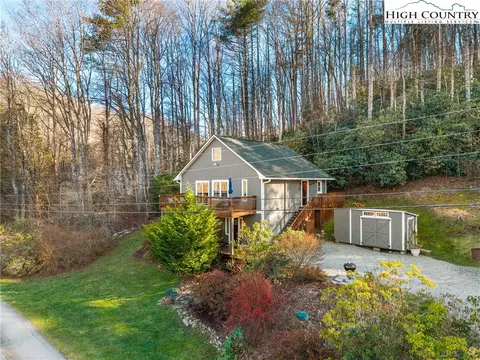 405 Sleepy Hollow Ln, Banner Elk, NC 28604